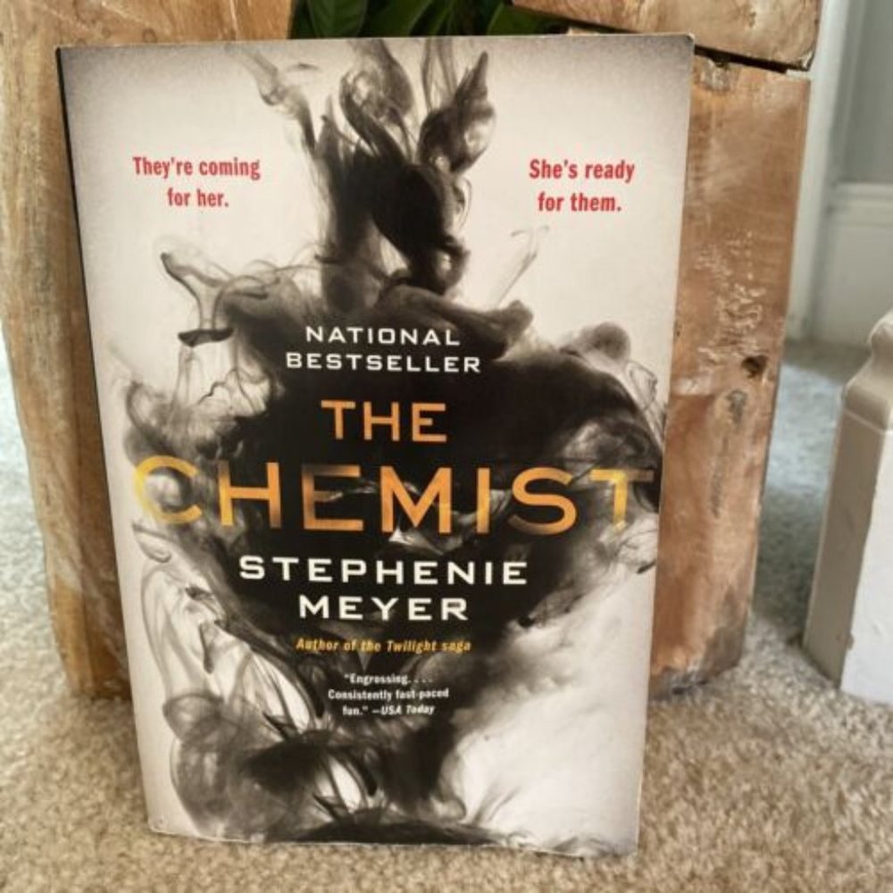 The Chemist by Stephenie Meyer (2017, Trade Paperback)